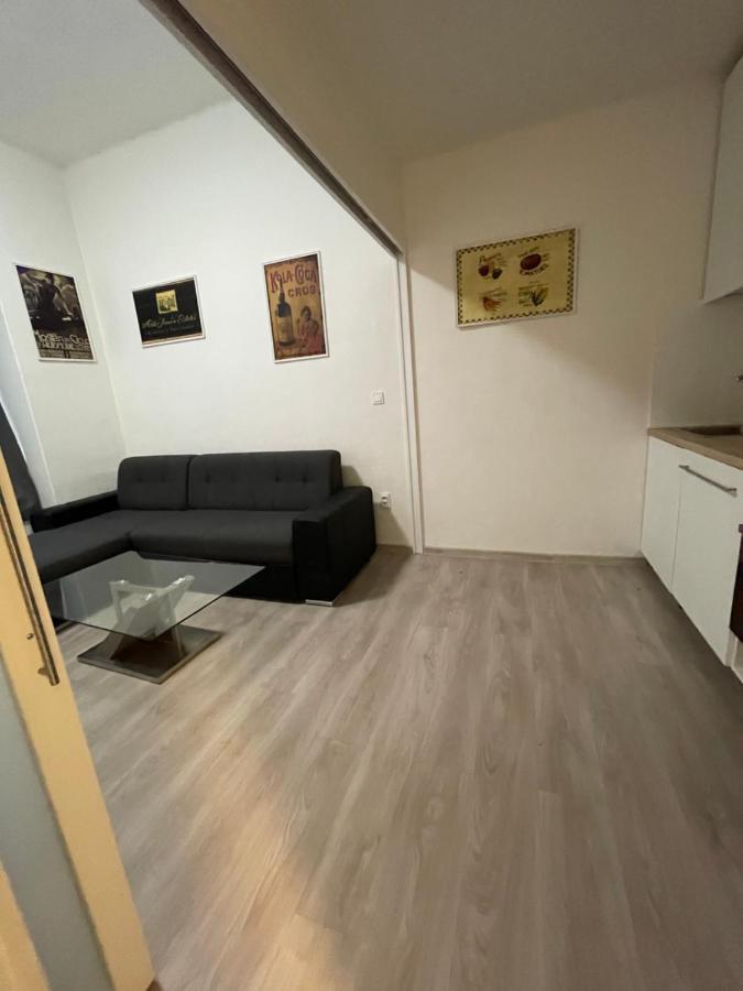 Red&Black Apartment City Centr, Na Hradbach 118 Ostrava Esterno foto