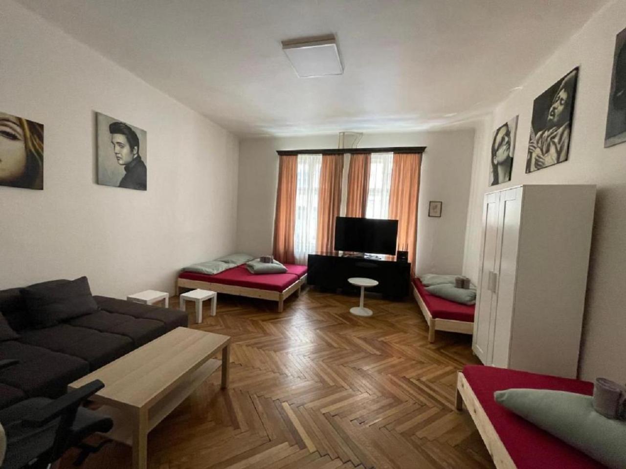 Red&Black Apartment City Centr, Na Hradbach 118 Ostrava Esterno foto